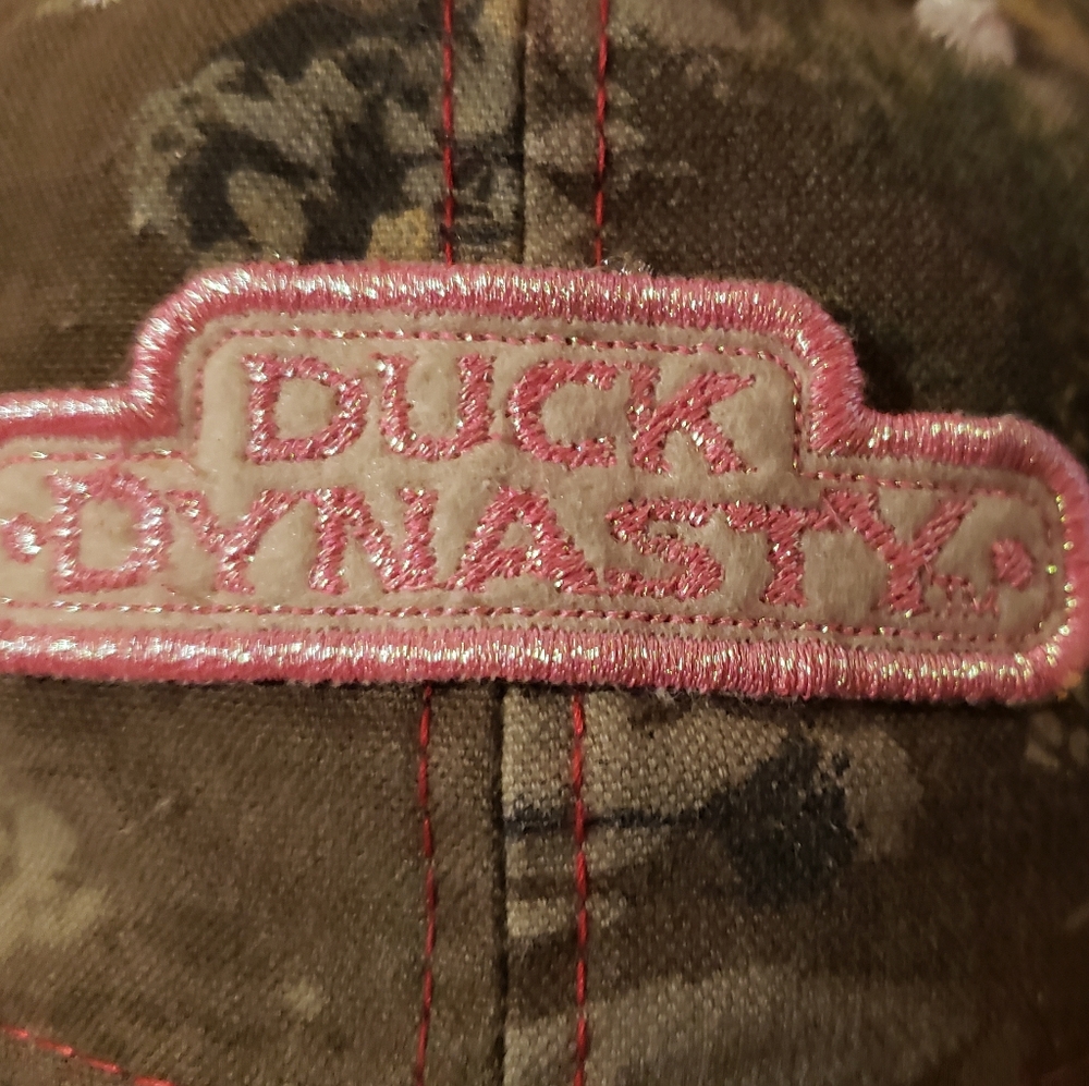 Woman's hat - Picture 3 of 4
